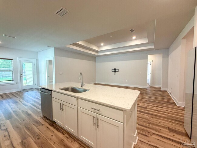Building Photo - 220 Camellia Dr
