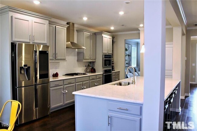 Building Photo - 5 Bedroom and a Bonus Room Single Family i...