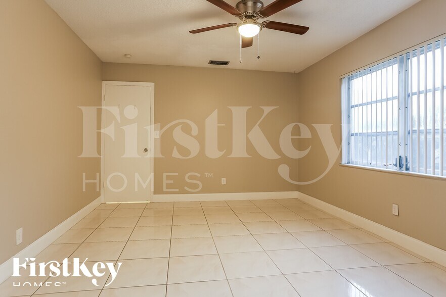 Building Photo - 3166 NW 69th Ct