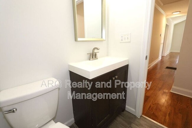 Building Photo - 1095 Ira St SW