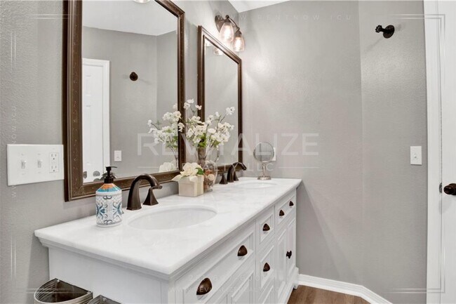 Building Photo - Beautifully Updated 3/2 Brick Home in Fole...