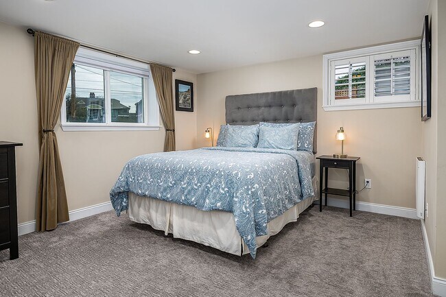 Building Photo - 7638 Winona Ave N