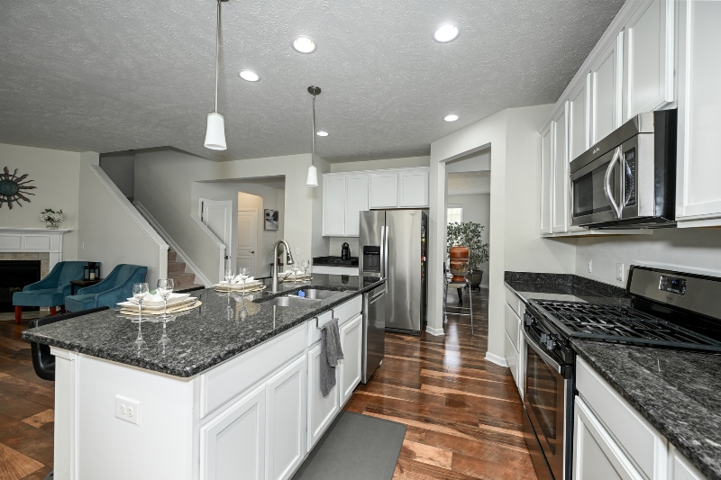 Building Photo - 4816 Lake View Dr