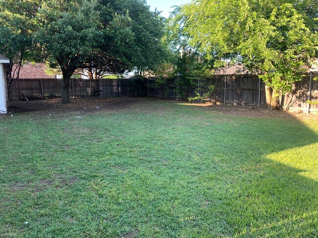 Building Photo - 3 br, 2 bath House - 1142 Robin Circle