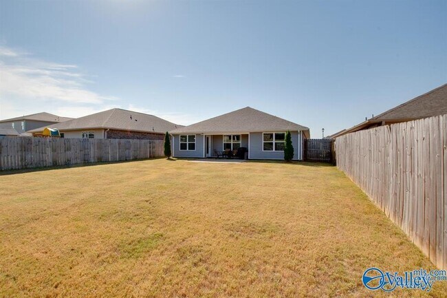 Building Photo - 123 Daymark Dr
