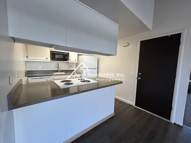 Building Photo - Orangevale 2bd/1ba Duplex with Garage