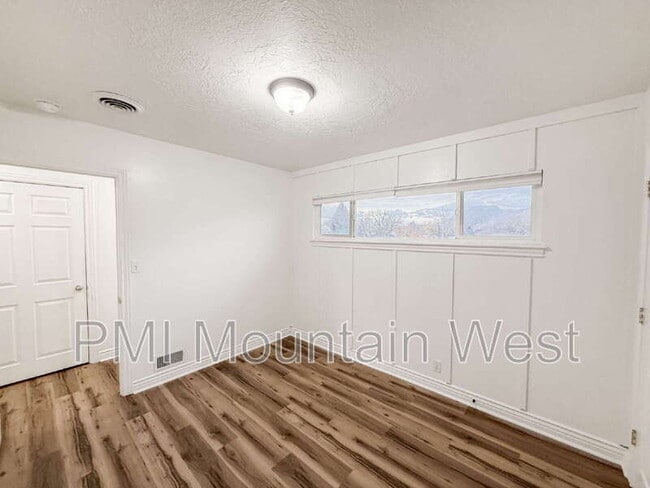 Building Photo - 373 E 150 N