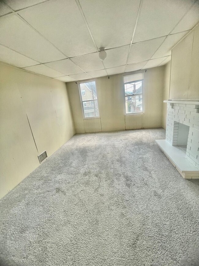 Building Photo - 4 bedroom. 1.5 Bath- Turtle Creek Pa