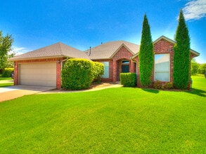 Building Photo - 15609 Traditions Dr