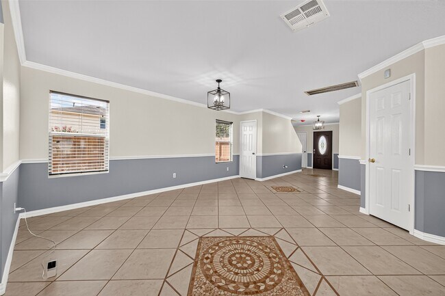 Building Photo - 20151 Pioneer Ridge Dr