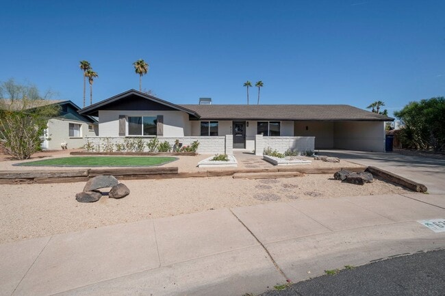 Building Photo - Super Nice Remodeled Home with Pool Close to ASU
