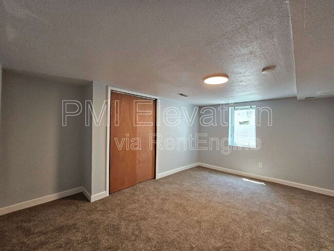 Building Photo - 6824 S Willow St