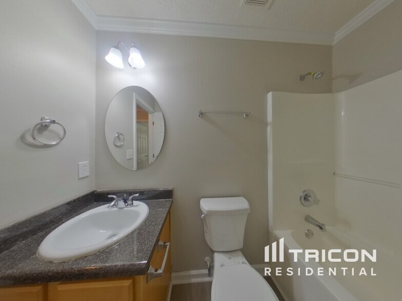 Building Photo - 315 Avonlea Dr
