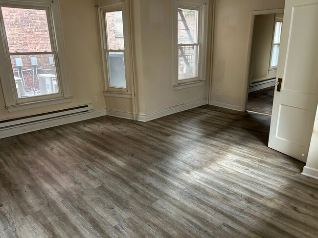 Building Photo - 940 Broad St