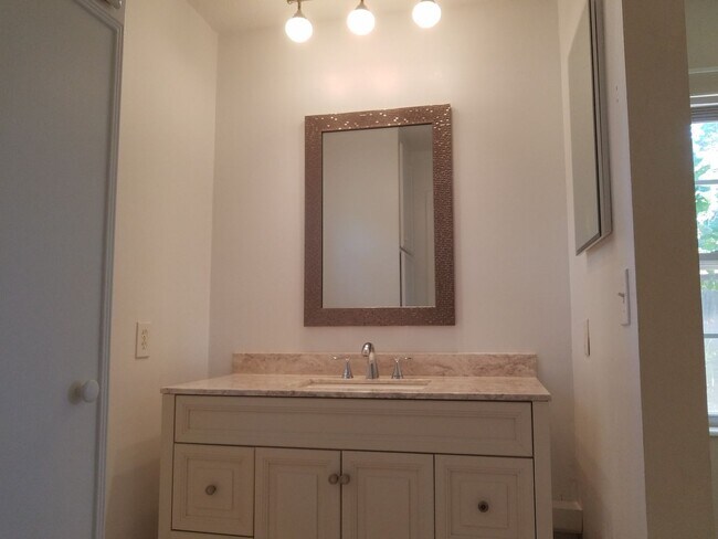 Building Photo - 7220 Poinciana Dr