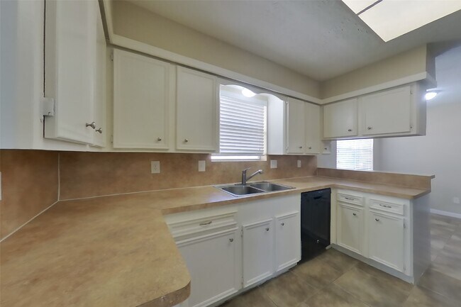 Building Photo - 1838 Turtle Creek Dr