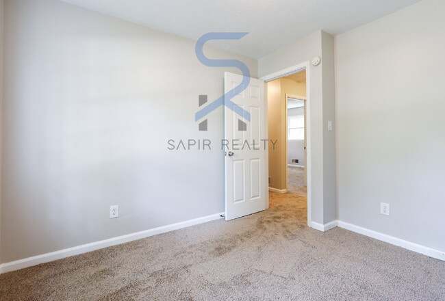 Building Photo - Move in before October 31st and get $100 O...