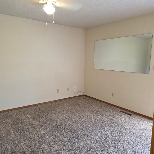 Building Photo - 436-436 E Redwood St