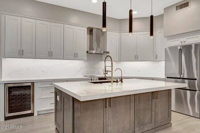 Building Photo - 7525 E Gainey Ranch Rd