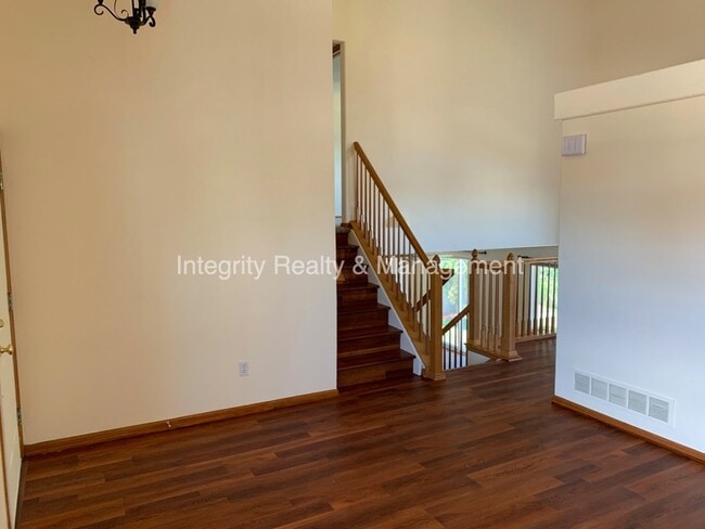 Building Photo - 9931 Saybrook St