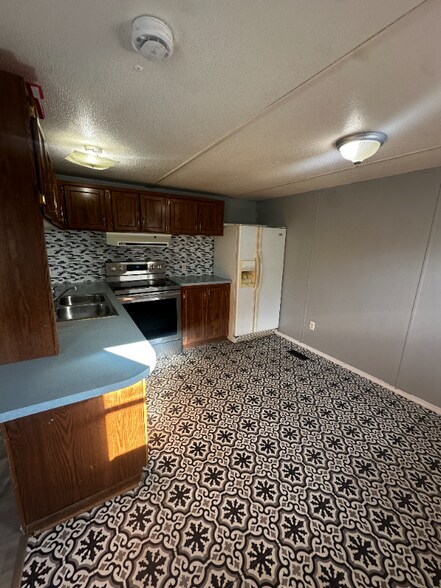 Building Photo - 842 W Popcorn Rd