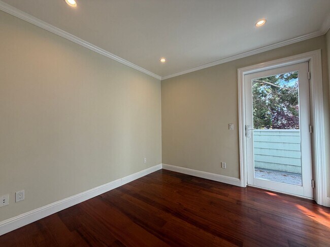 Building Photo - 261 Dolores St
