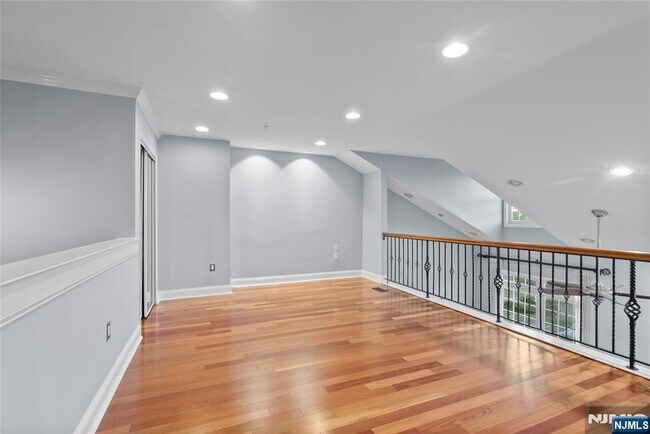 Building Photo - 169 Price 169