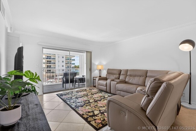 Building Photo - 1021 Hillsboro Mile