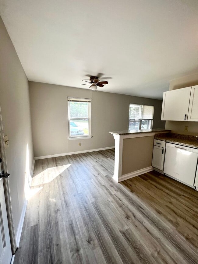 Building Photo - Great 2Br 1Ba Dorchester II School District
