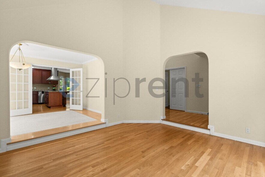 Building Photo - Unit