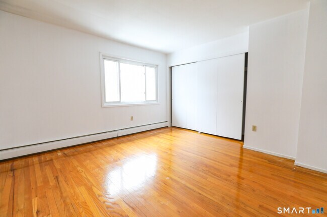 Building Photo - 1 Camelot Dr