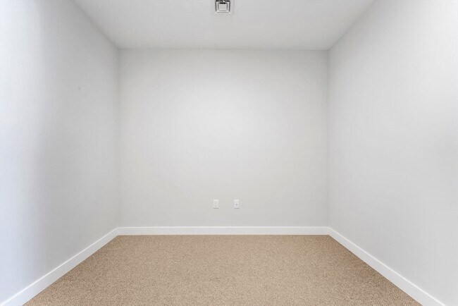 Building Photo - 999 Hancock St