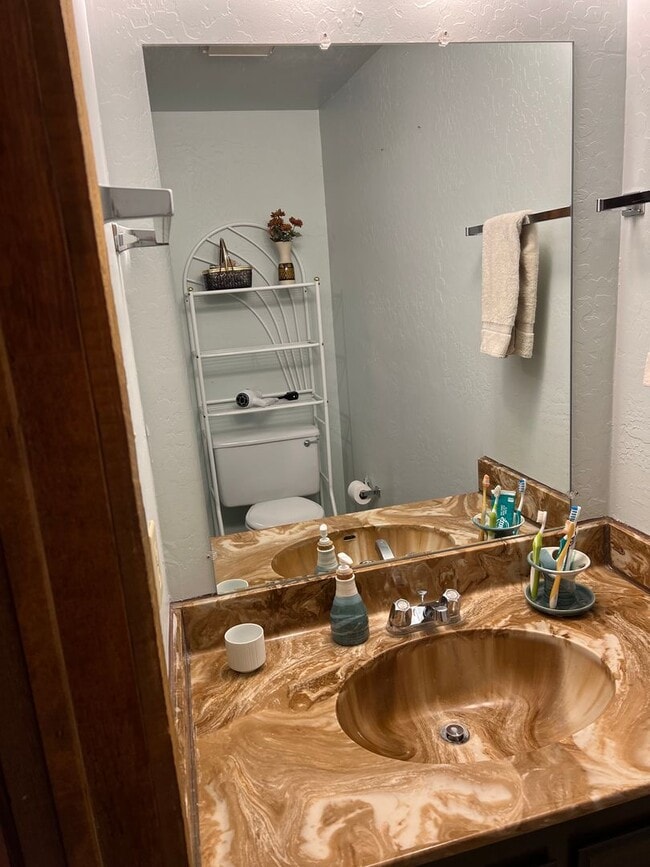 Building Photo - Winter Lease - Less than a mi to Diamond Peak (2 Bedroom plus Loft)