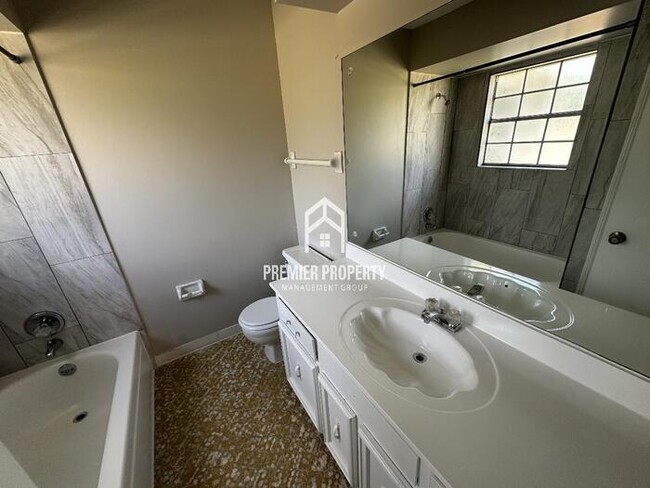 Building Photo - 6016 Rosewind Cir W