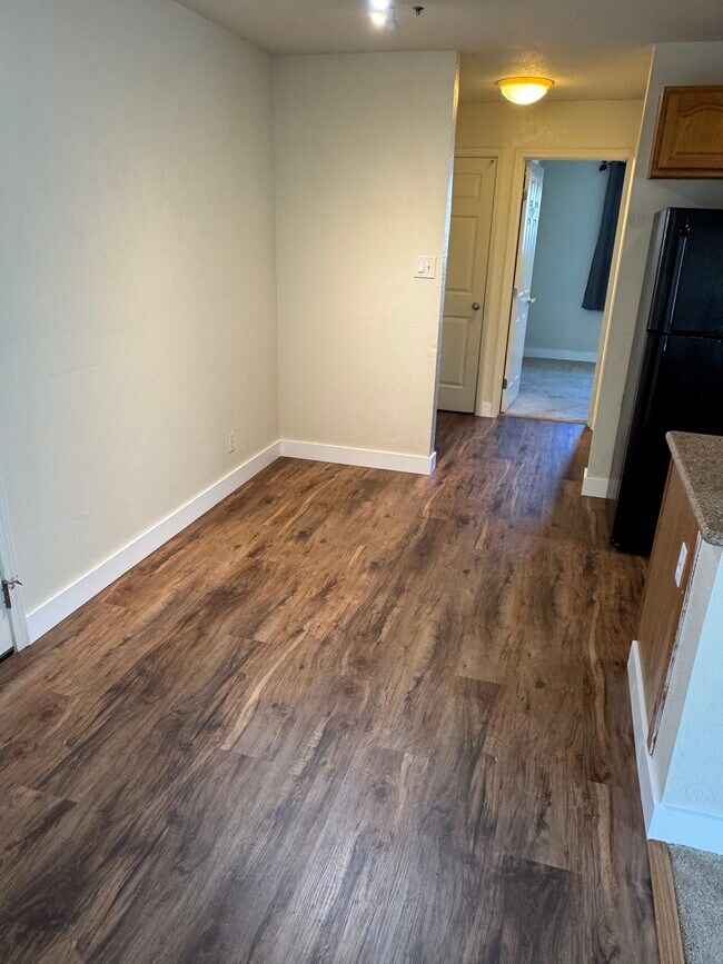 Building Photo - 10920 Apricot St