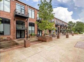 Building Photo - 300 South St