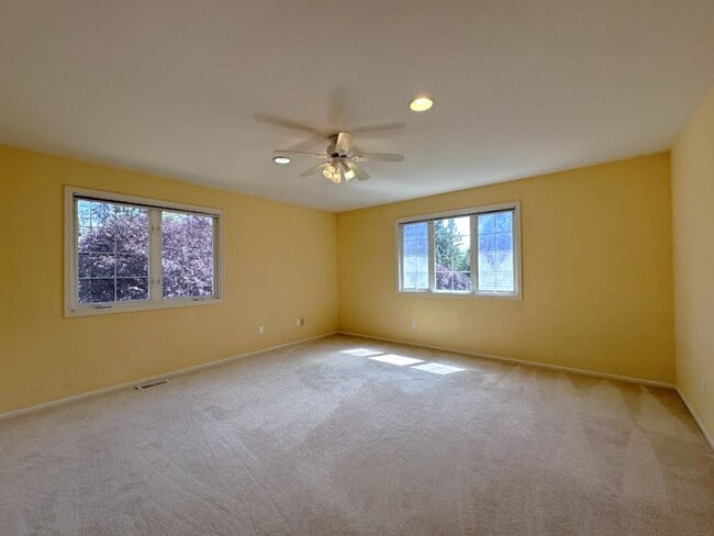 Building Photo - Luxury living in Gig Harbor!