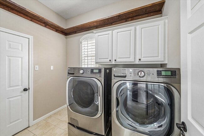 Building Photo - 123 N Concord Forest Cir