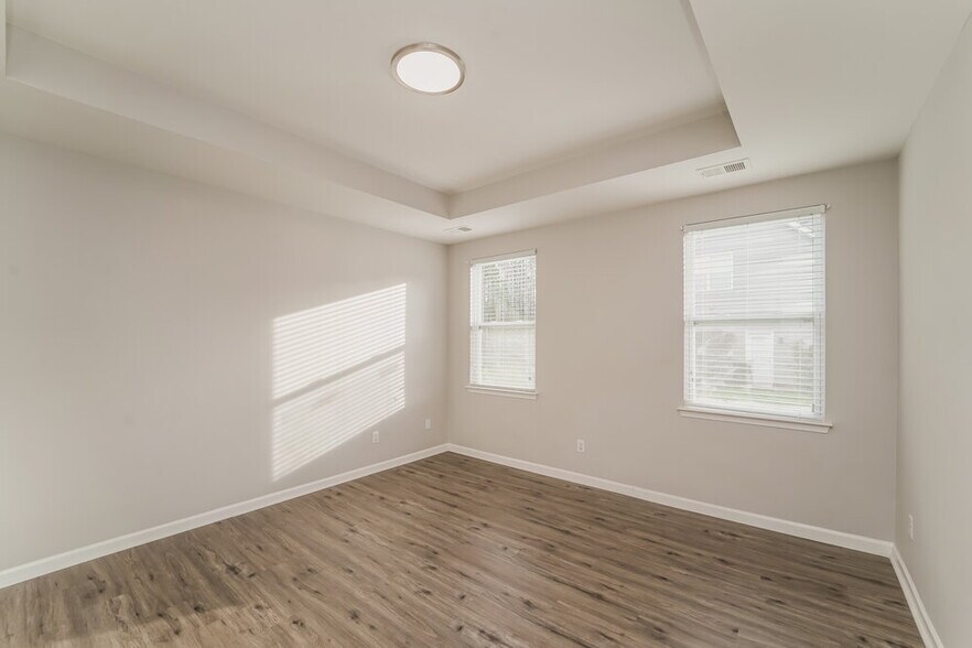 Building Photo - 701 Hicklin Dr