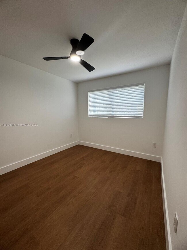 Building Photo - 1460 SW 24th Ct