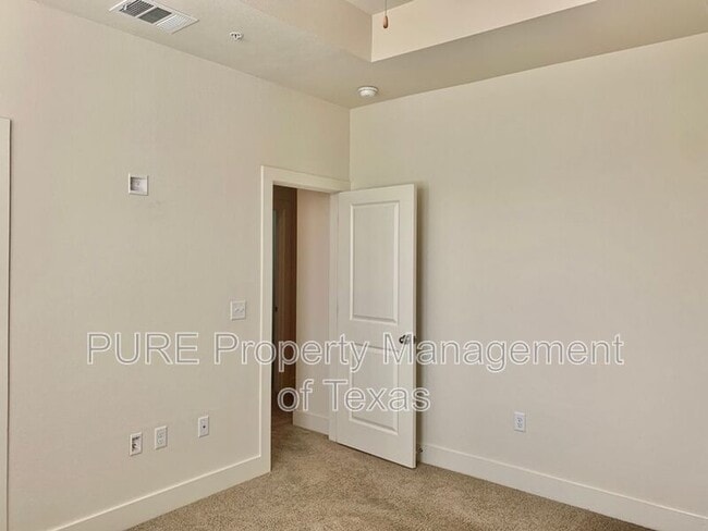 Building Photo - 2225 Katy Ln