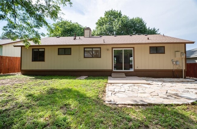 Building Photo - 1601 Primrose Trail
