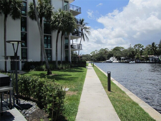 Building Photo - 1350 River Reach Dr