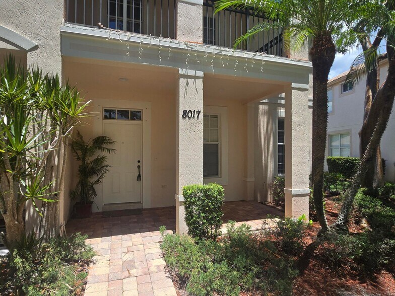 Building Photo - 8017 Murano Cir