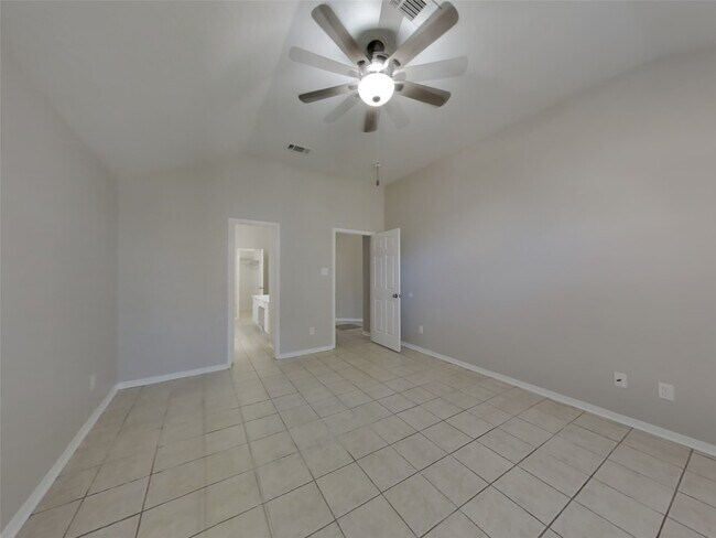 Building Photo - 18707 Singing Woods Dr