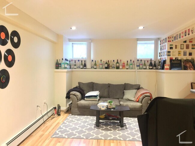 Building Photo - No Brokers Fee Convenient Brookline Location.Eat-in Kitchen, Laundry on a Site
