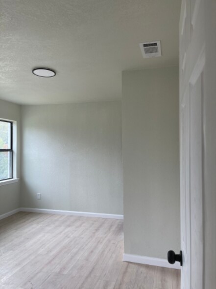 Building Photo - 1626 Solitude Dr