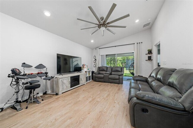 Building Photo - 355 Lily Ln