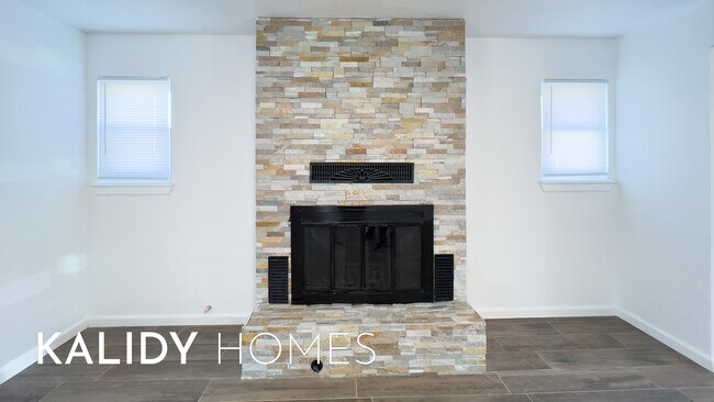 Building Photo - 4605 Sunset Terrace