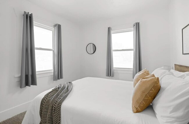 Building Photo - 1905 5th St S